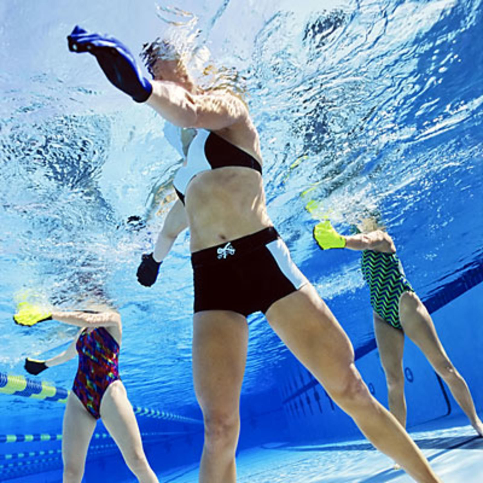 Можно похудеть плавая в бассейне. Aqua Boots аквааэробика. Aqua-Beginners аквааэробика. Занятия в бассейне для похудения. Аквафитнес реклама.